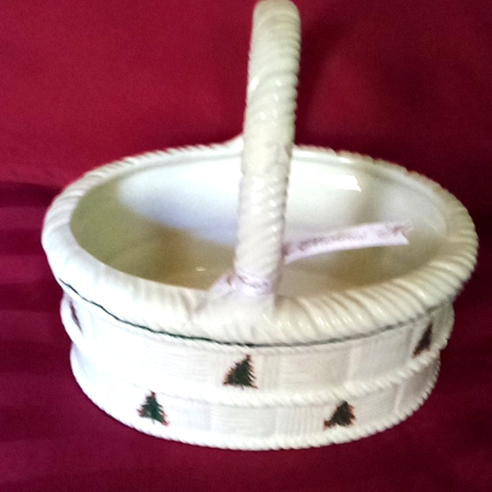 Lovely Christmas Italian Halls pottery hand painted porcelain basket